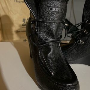 Black leather Tommy Hilfiger booties